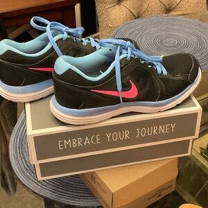 Nike Women's Black and Blue Athletic Shoes “AIR FUSION’ LIKE NEW